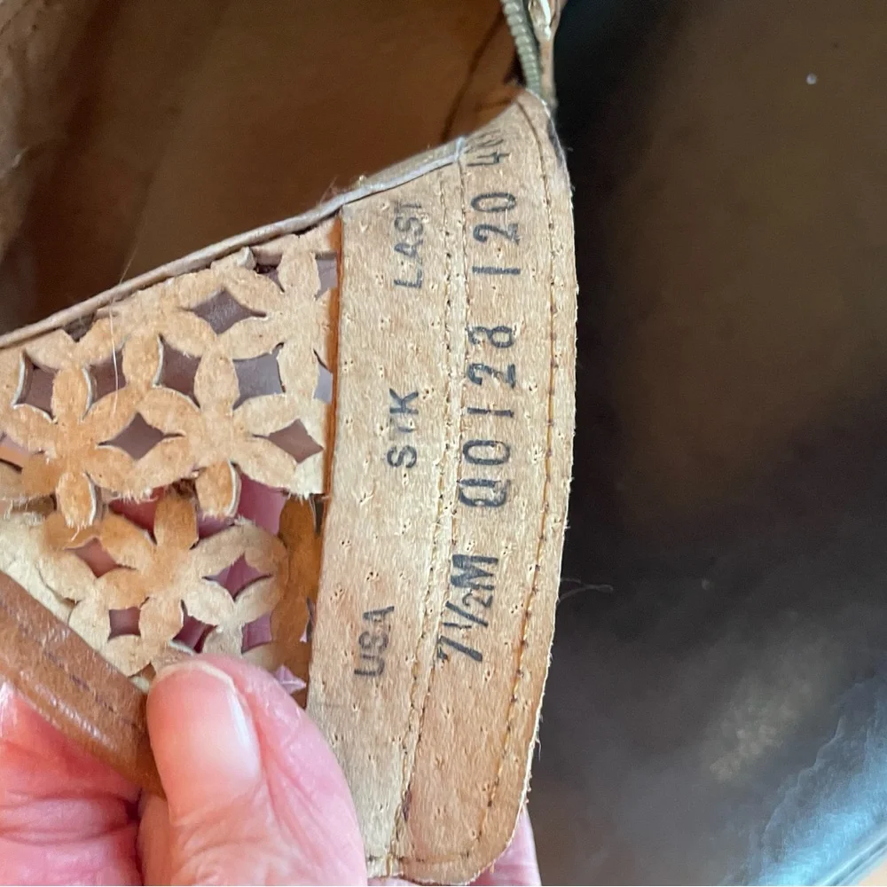 Circle G Floral Embroidered Tan Ankle Boots - Picture 3 of 4